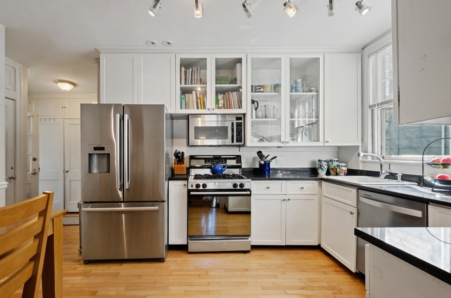 2343 Ridgeway Avenue Evanston, IL 60201 - Photo 4 of 18