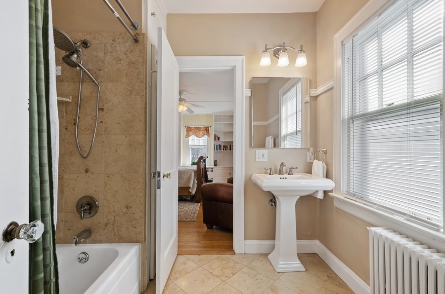 2343 Ridgeway Avenue Evanston, IL 60201 - Photo 8 of 18