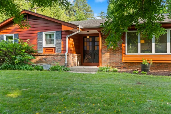 $499,900 | N8093 Lakeview Road, Oconomowoc, WI 53066