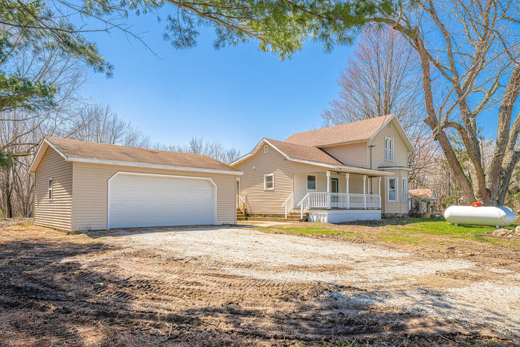 2118 Madron Lake Road Buchanan, MI 49107 - Photo 1 of 34 002_dsc04069