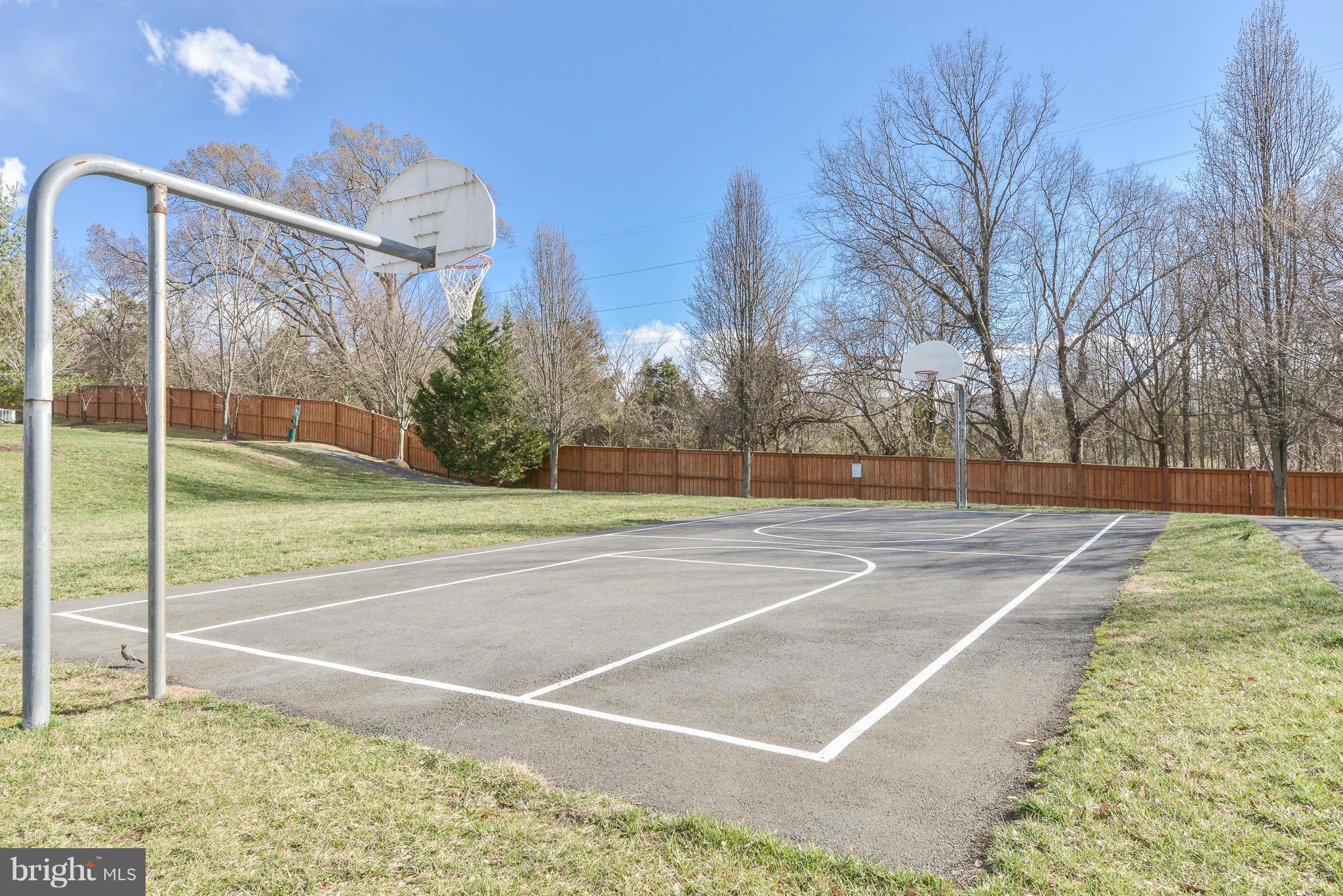 511 Constellation Square Southeast, Unit A Leesburg, VA 20175 - Photo 20 of 27 a view of a tennis court