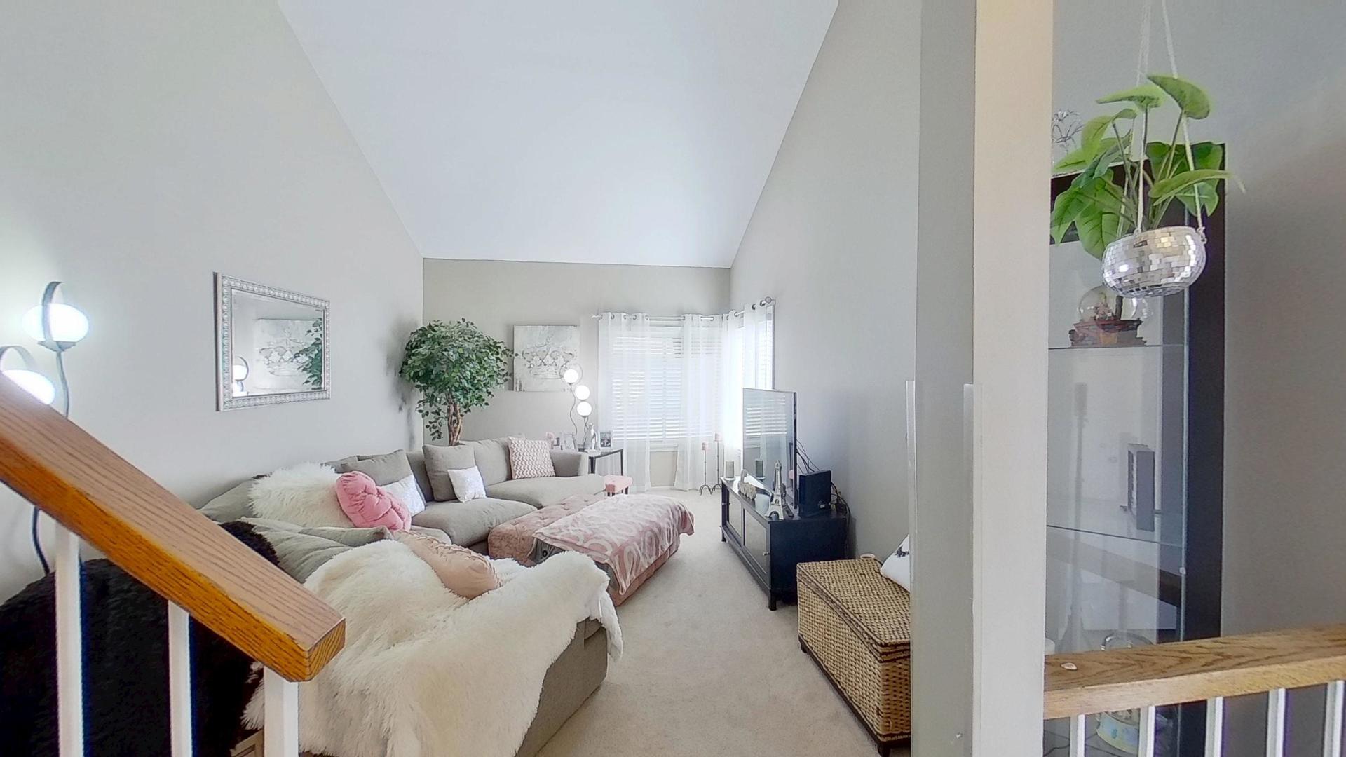 772 Colorado Court, Unit 772 Carol Stream, IL 60188 - Photo 14 of 26 a living room with furniture and a potted plant