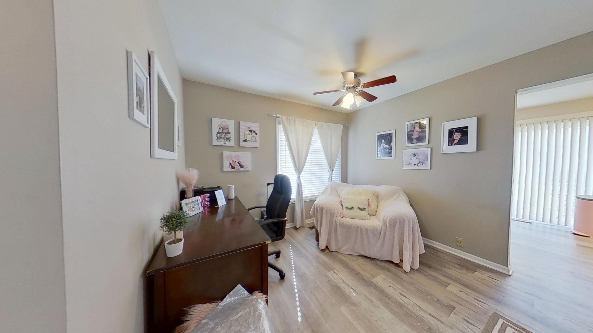 772 Colorado Court, Unit 772 Carol Stream, IL 60188 - Photo 4 of 26 a living room with furniture