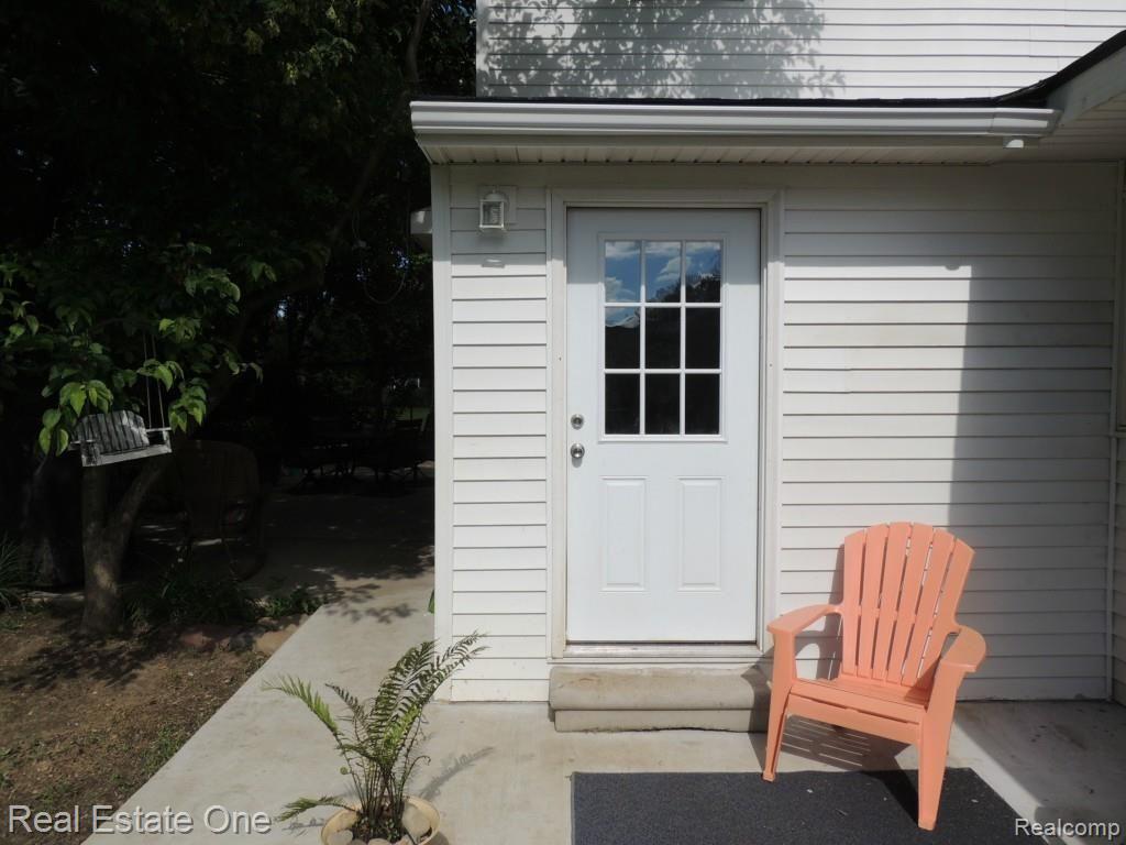 1848 June Avenue Rochester Hills, MI 48309 - Photo 3 of 28