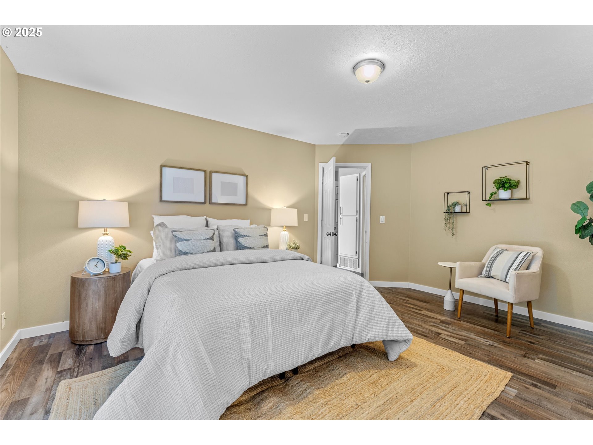 6902 Southwest Taylors Ferry Road Portland, OR 97223 - Photo 15 of 38 Bedroom, Primary