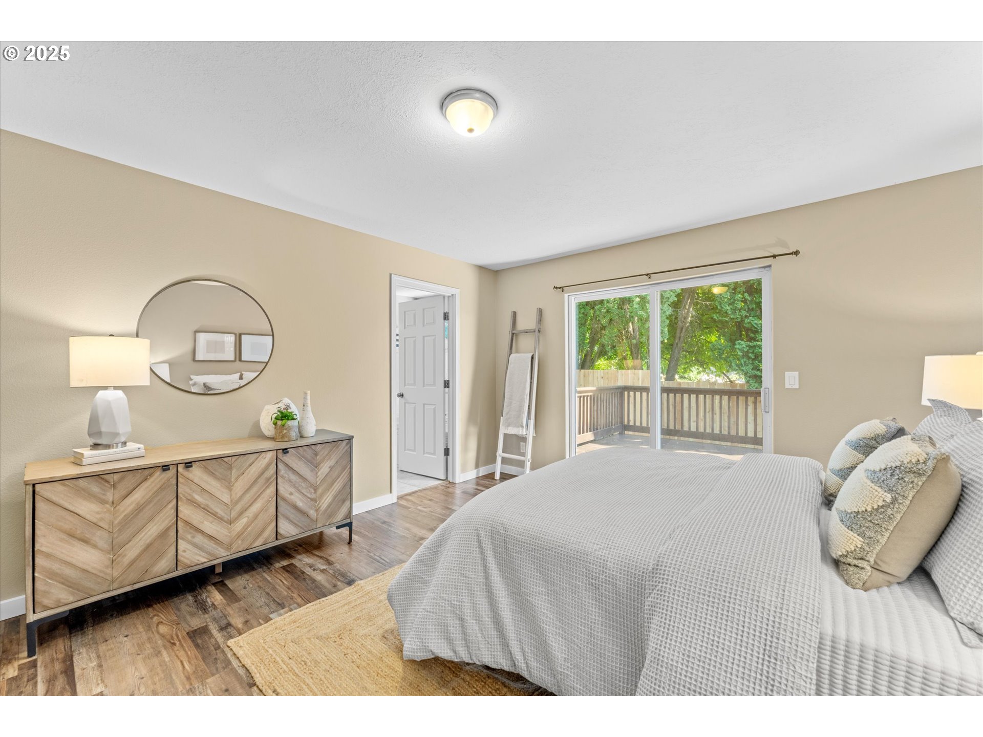 6902 Southwest Taylors Ferry Road Portland, OR 97223 - Photo 16 of 38 Bedroom, Primary