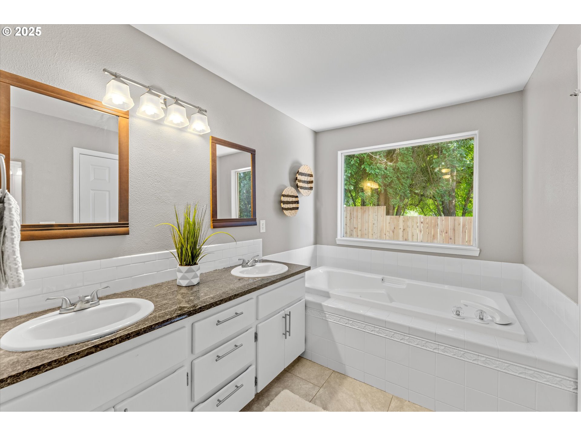 6902 Southwest Taylors Ferry Road Portland, OR 97223 - Photo 18 of 38 Bathroom, Attached