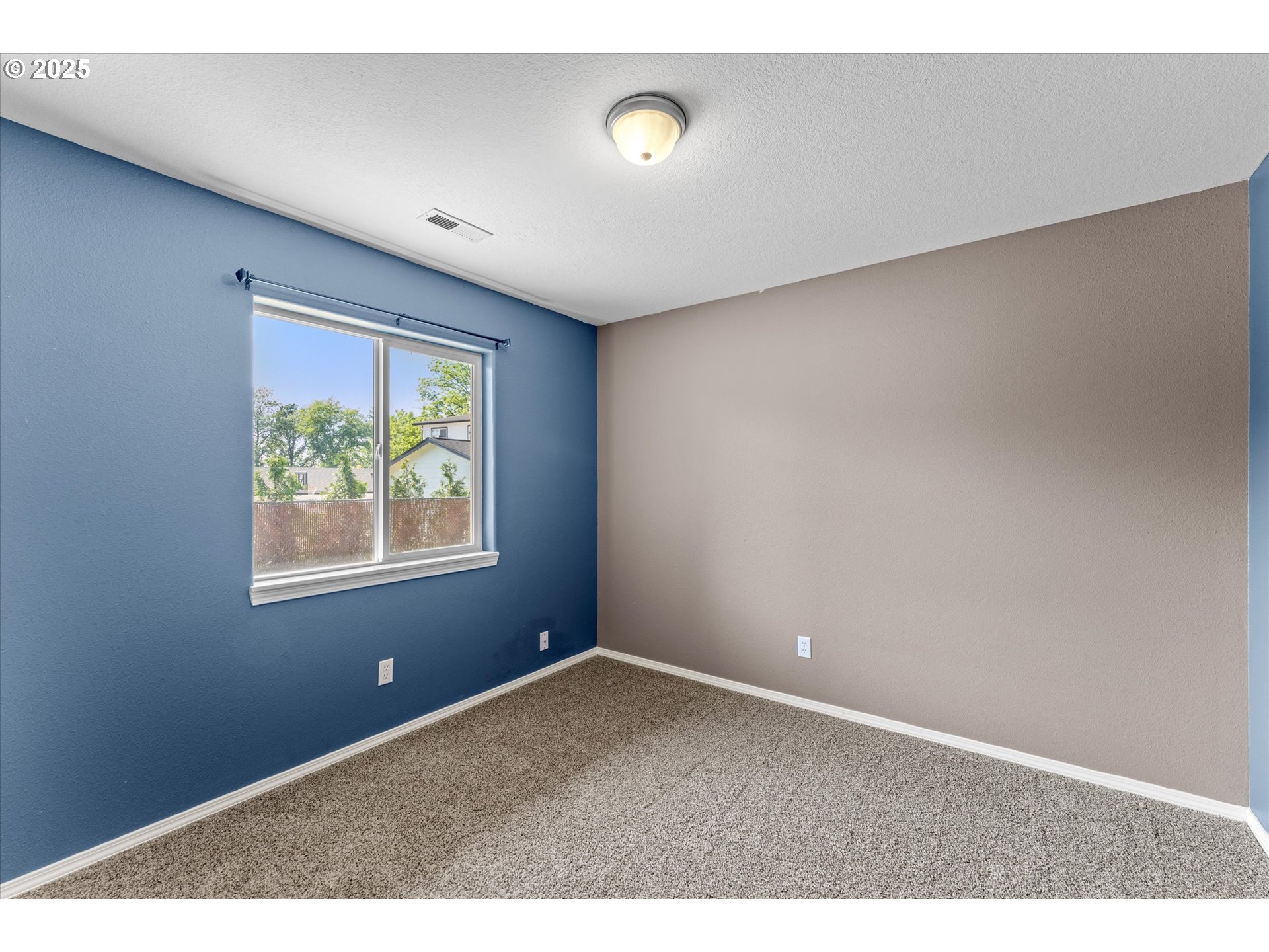 6902 Southwest Taylors Ferry Road Portland, OR 97223 - Photo 28 of 38 Deck