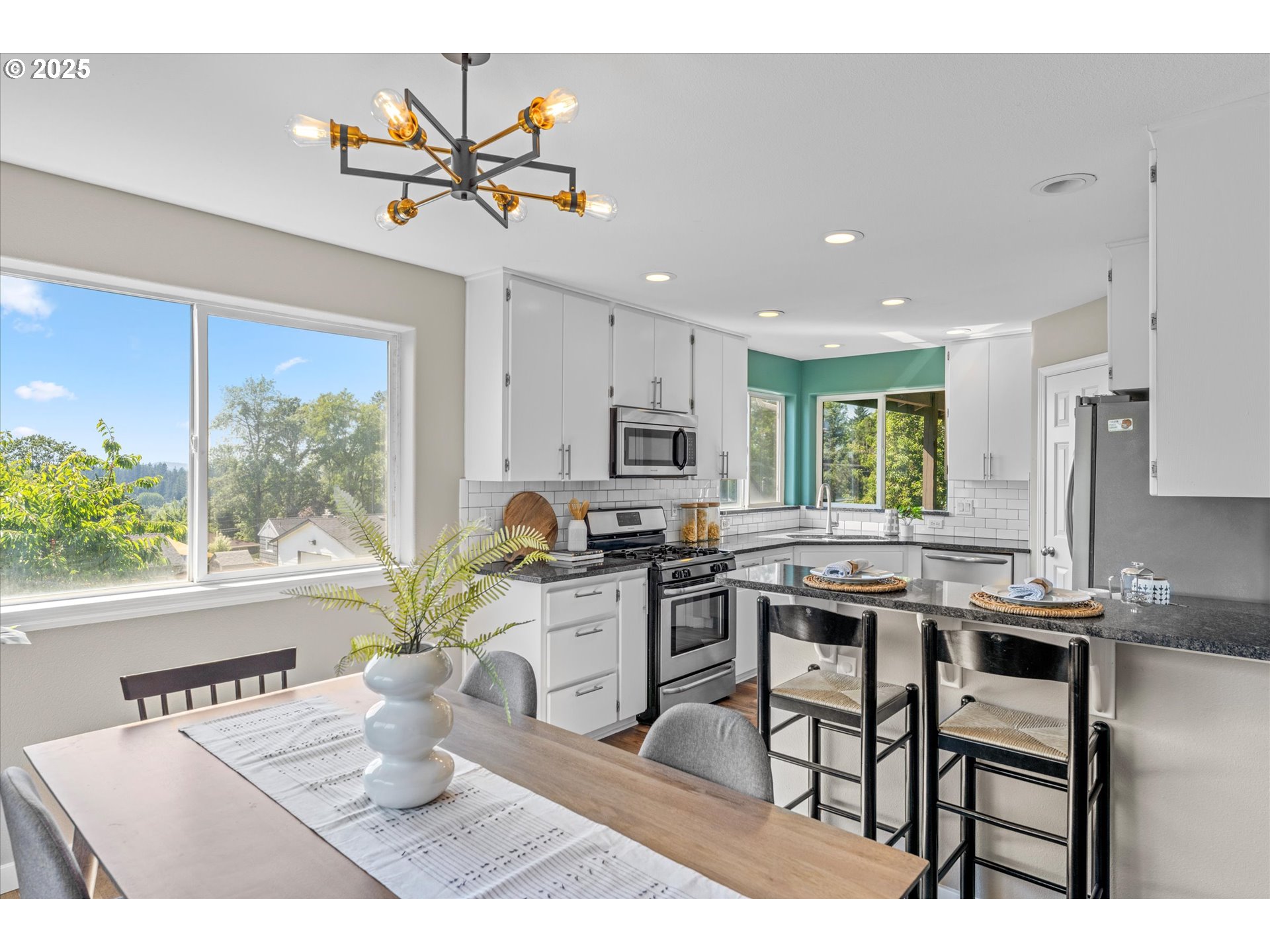 6902 Southwest Taylors Ferry Road Portland, OR 97223 - Photo 8 of 38 Kitchen