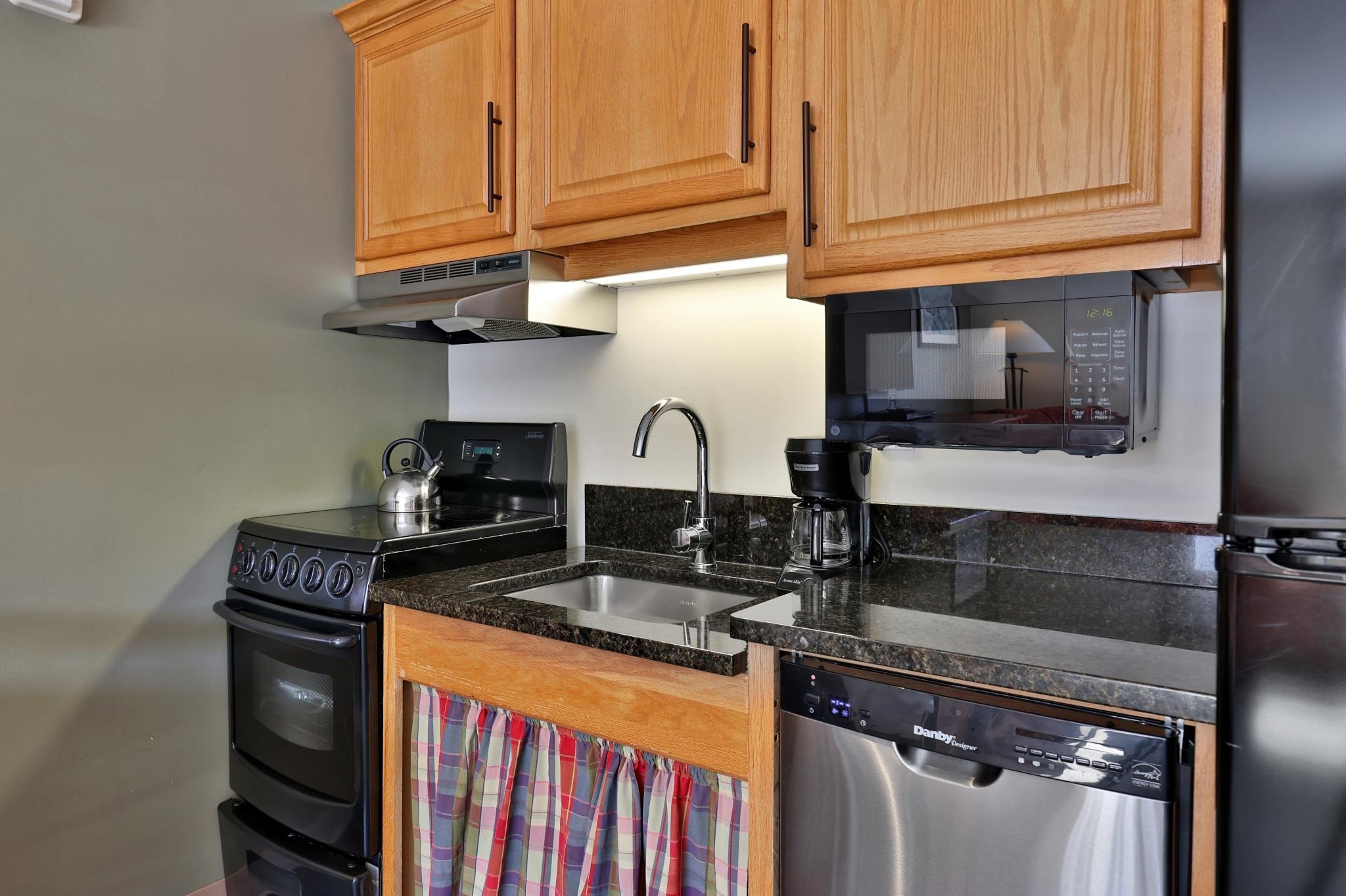 228 East Mountain Road, Unit 124 III Killington, VT 05751 - Photo 13 of 38