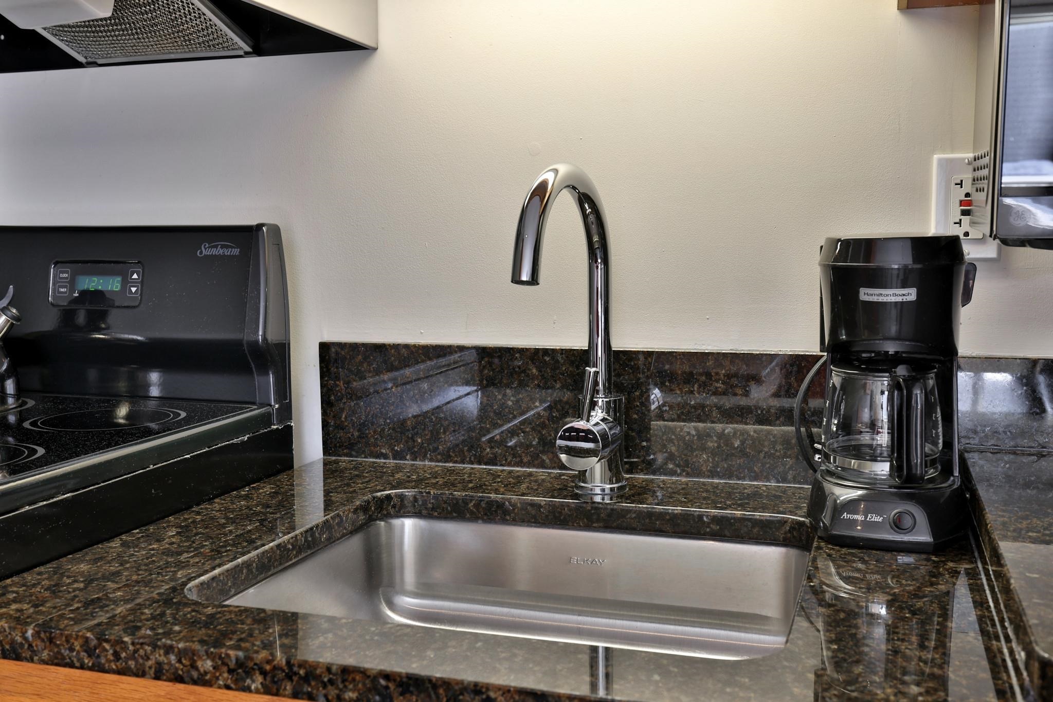 228 East Mountain Road, Unit 124 III Killington, VT 05751 - Photo 14 of 38