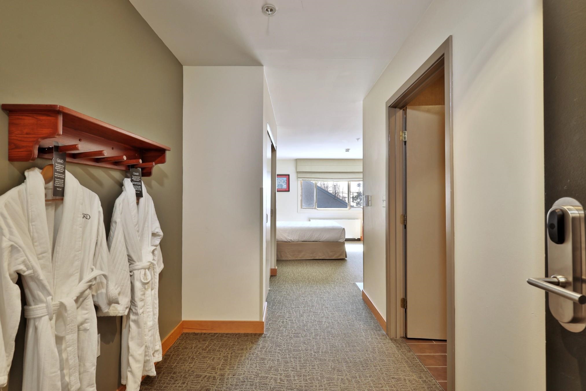 228 East Mountain Road, Unit 124 III Killington, VT 05751 - Photo 2 of 38