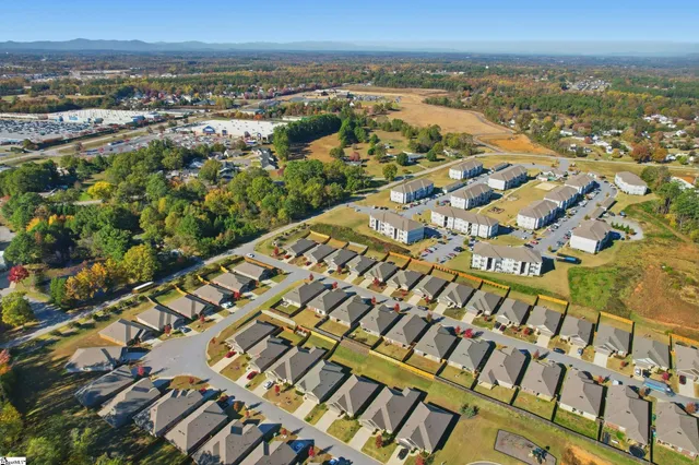 $315,000 | 624 Lombard Drive, Boiling Springs, SC 29316