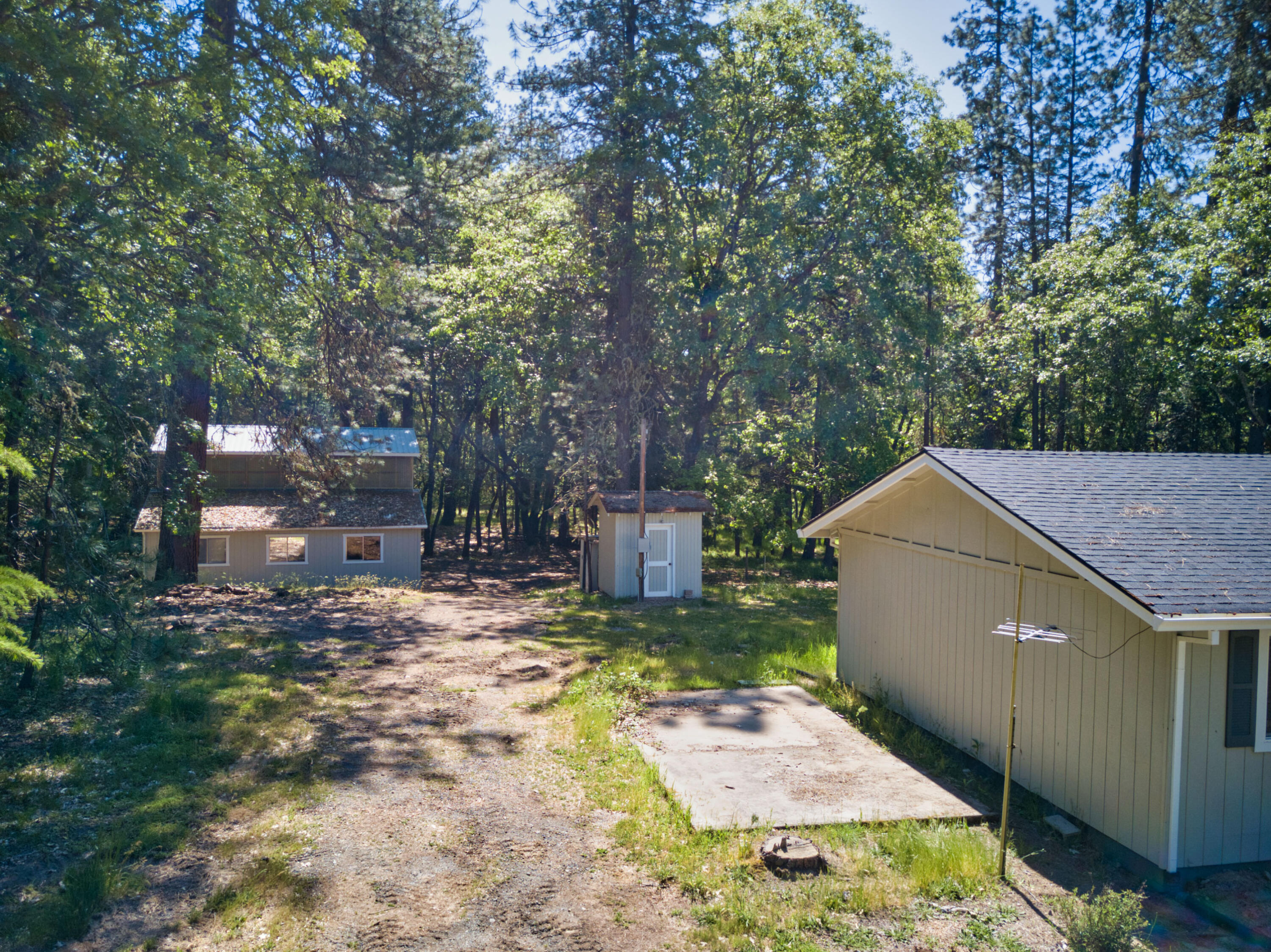 3531 Russell Road Grants Pass, OR 97526 - Photo 3 of 49 Russell Rd-4