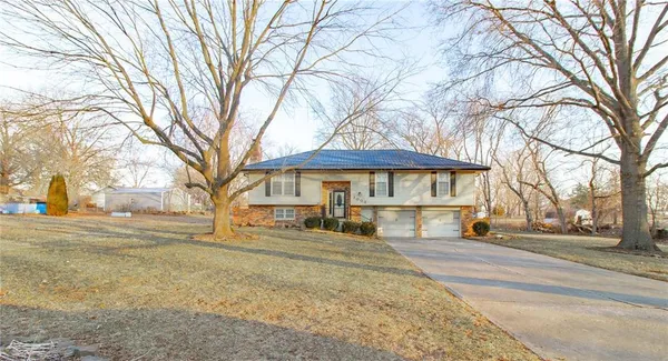$368,500 | 2003 Alfresco Street, Clinton, MO 64735