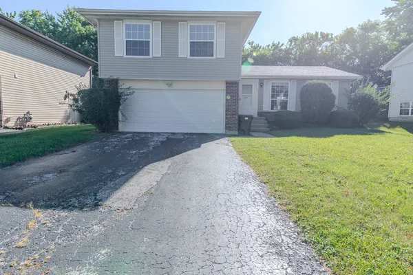 a view of a house with backyard and garden