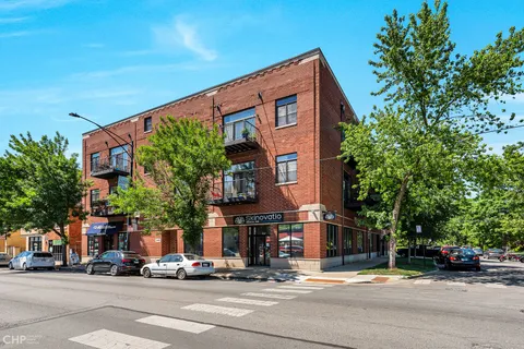 $475,000 | 2934 West Montrose Avenue, Unit 303, Chicago, IL 60618