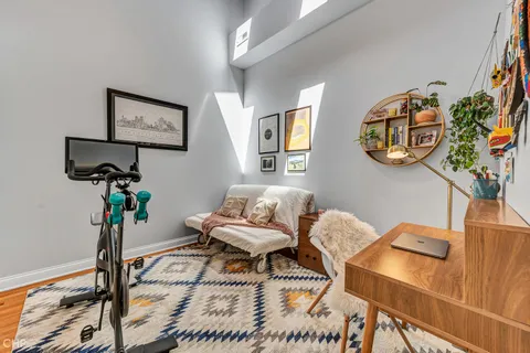 $475,000 | 2934 West Montrose Avenue, Unit 303, Chicago, IL 60618