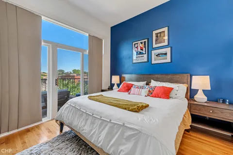 $475,000 | 2934 West Montrose Avenue, Unit 303, Chicago, IL 60618