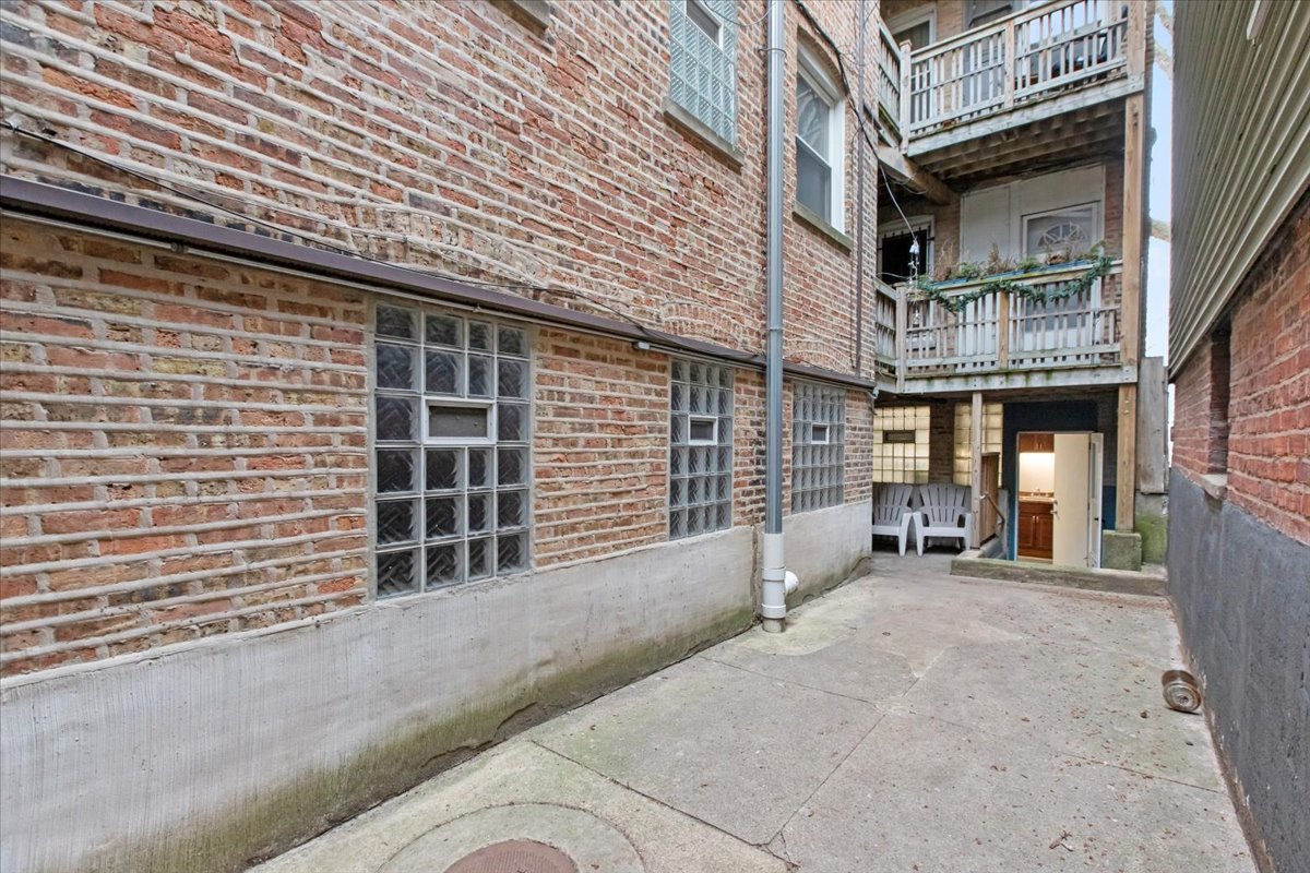 1222 West Victoria Street, Unit 2 Chicago, IL 60660 - Photo 9 of 9