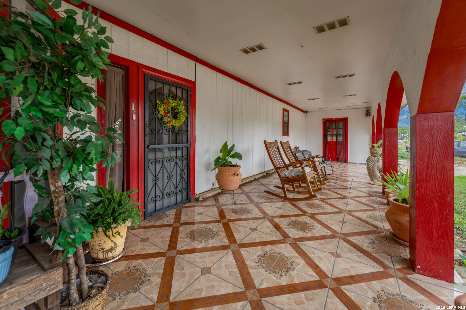903 East Westmeyer Street Poth, TX 78147 - Photo 3 of 23 a view of an entryway