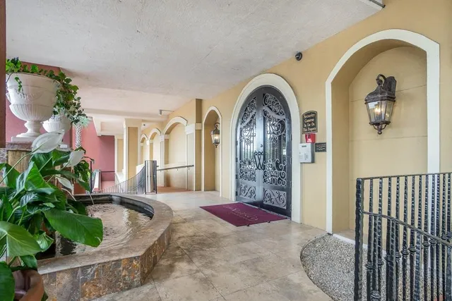 $268,750 | 1711 Old Spanish Trail, Unit 222, Houston, TX 77054