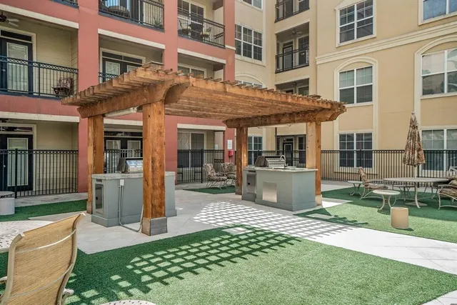 $268,750 | 1711 Old Spanish Trail, Unit 222, Houston, TX 77054