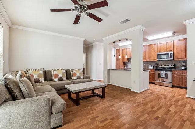 $268,750 | 1711 Old Spanish Trail, Unit 222, Houston, TX 77054