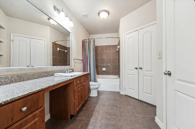 $268,750 | 1711 Old Spanish Trail, Unit 222, Houston, TX 77054