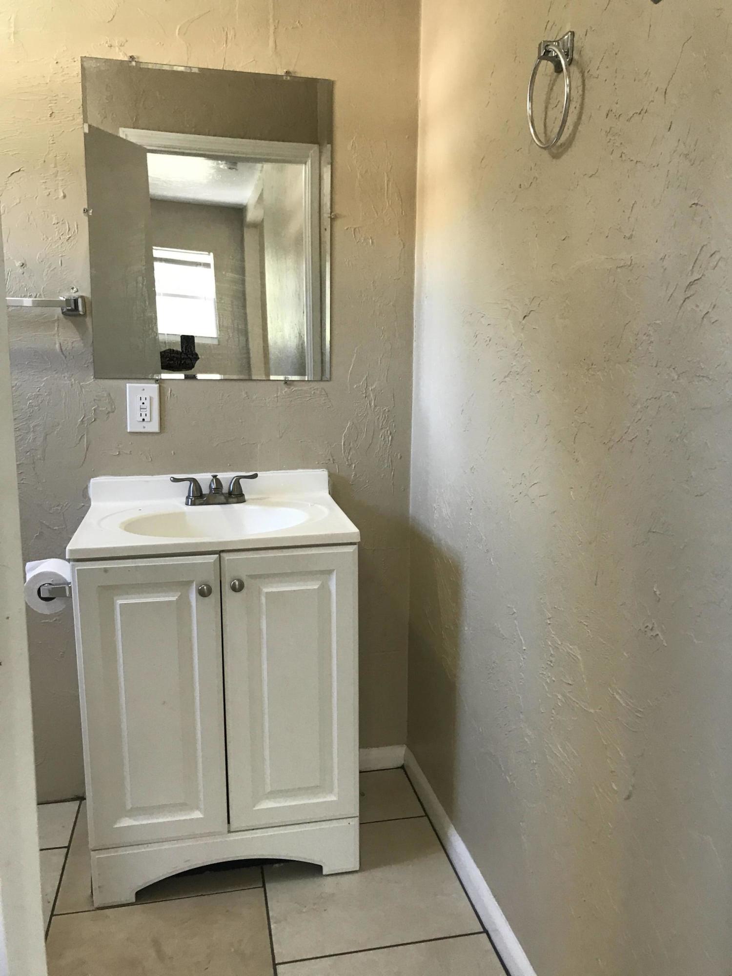 515 Putnam Road, Unit B West Palm Beach, FL 33405 - Photo 13 of 14 IMG_4118