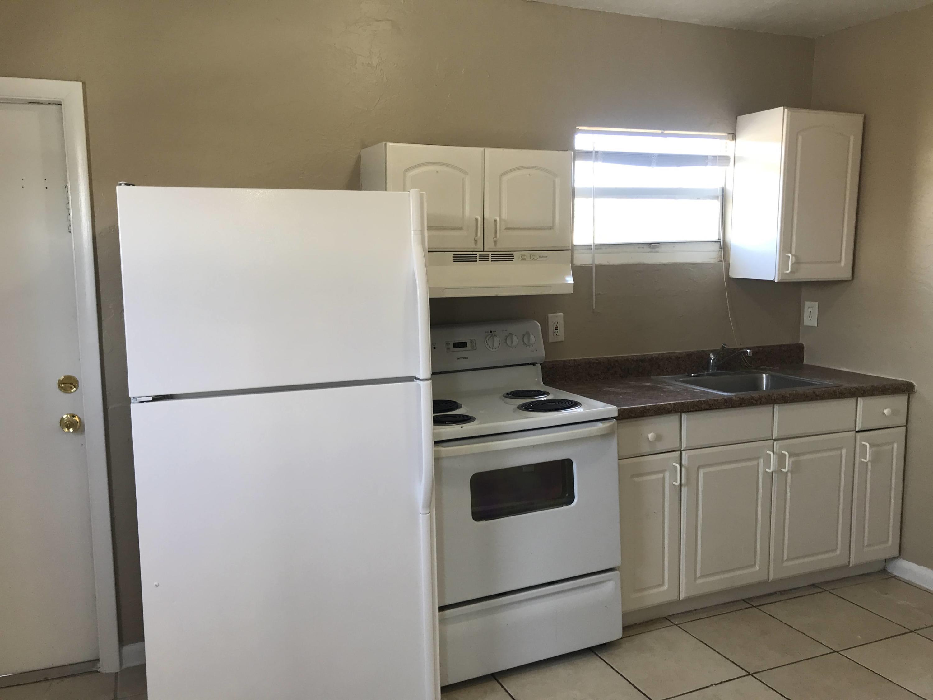 515 Putnam Road, Unit B West Palm Beach, FL 33405 - Photo 2 of 14 IMG_4112