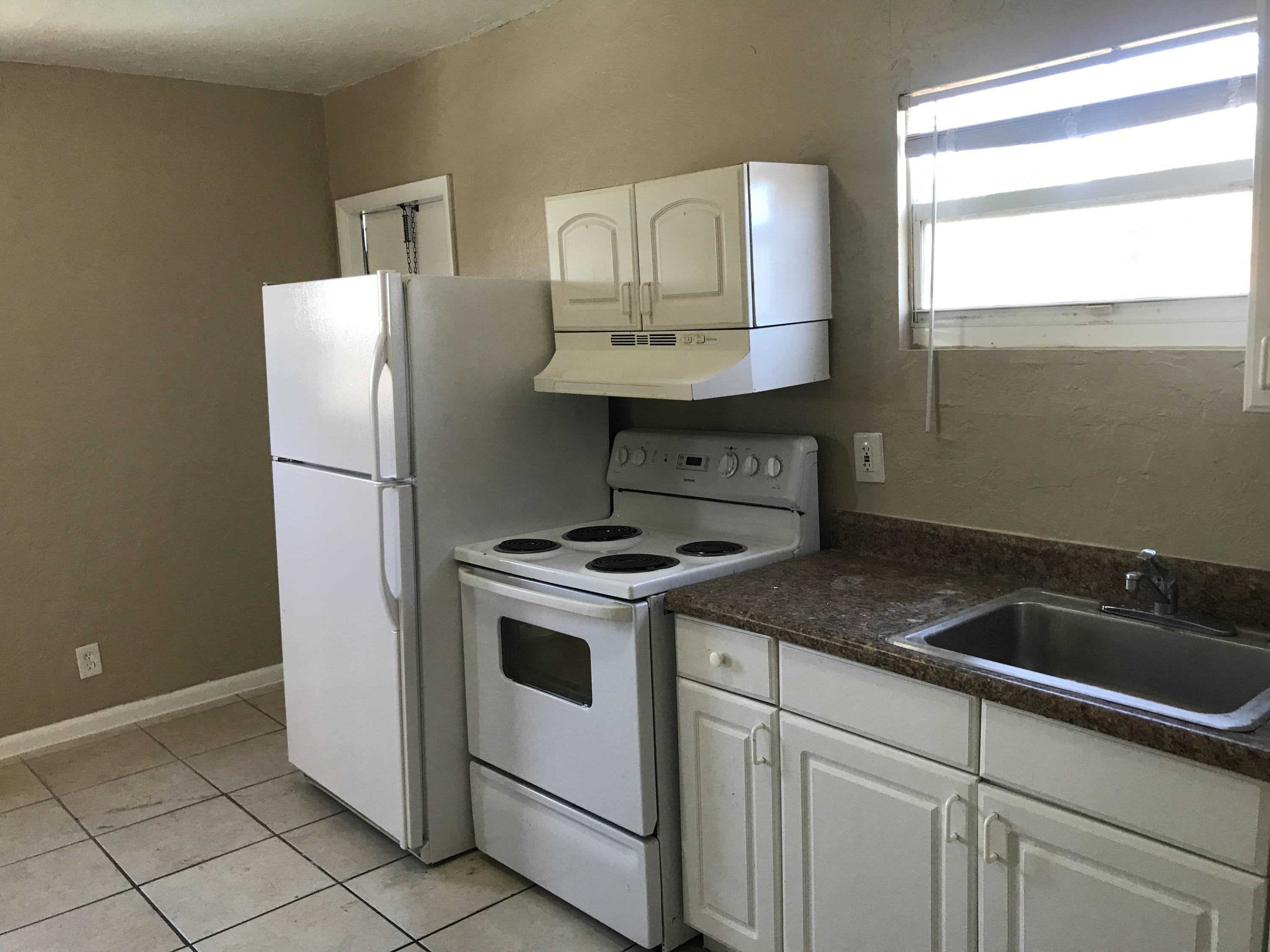 515 Putnam Road, Unit B West Palm Beach, FL 33405 - Photo 3 of 14 IMG_4114