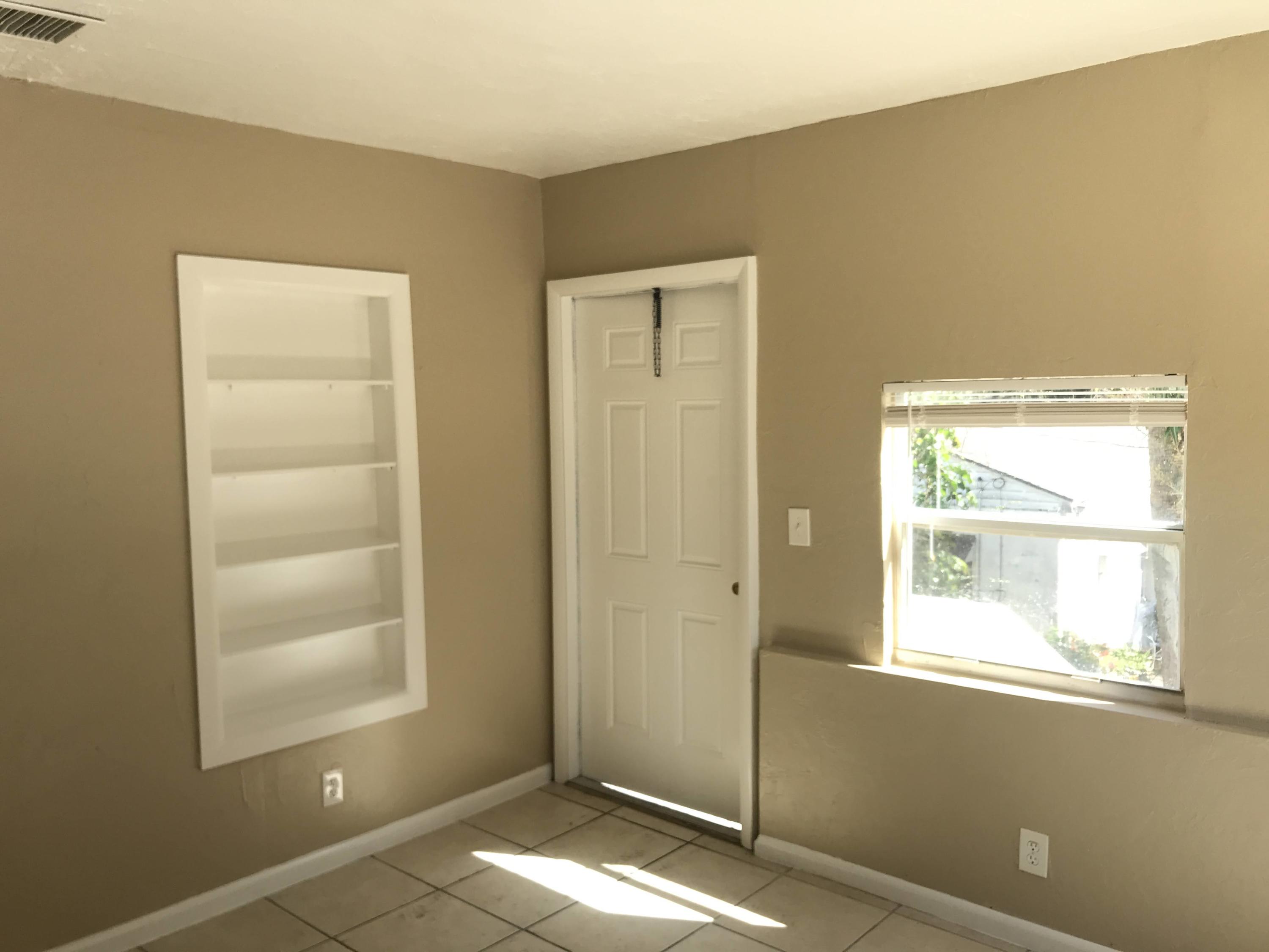 515 Putnam Road, Unit B West Palm Beach, FL 33405 - Photo 4 of 14 IMG_4095