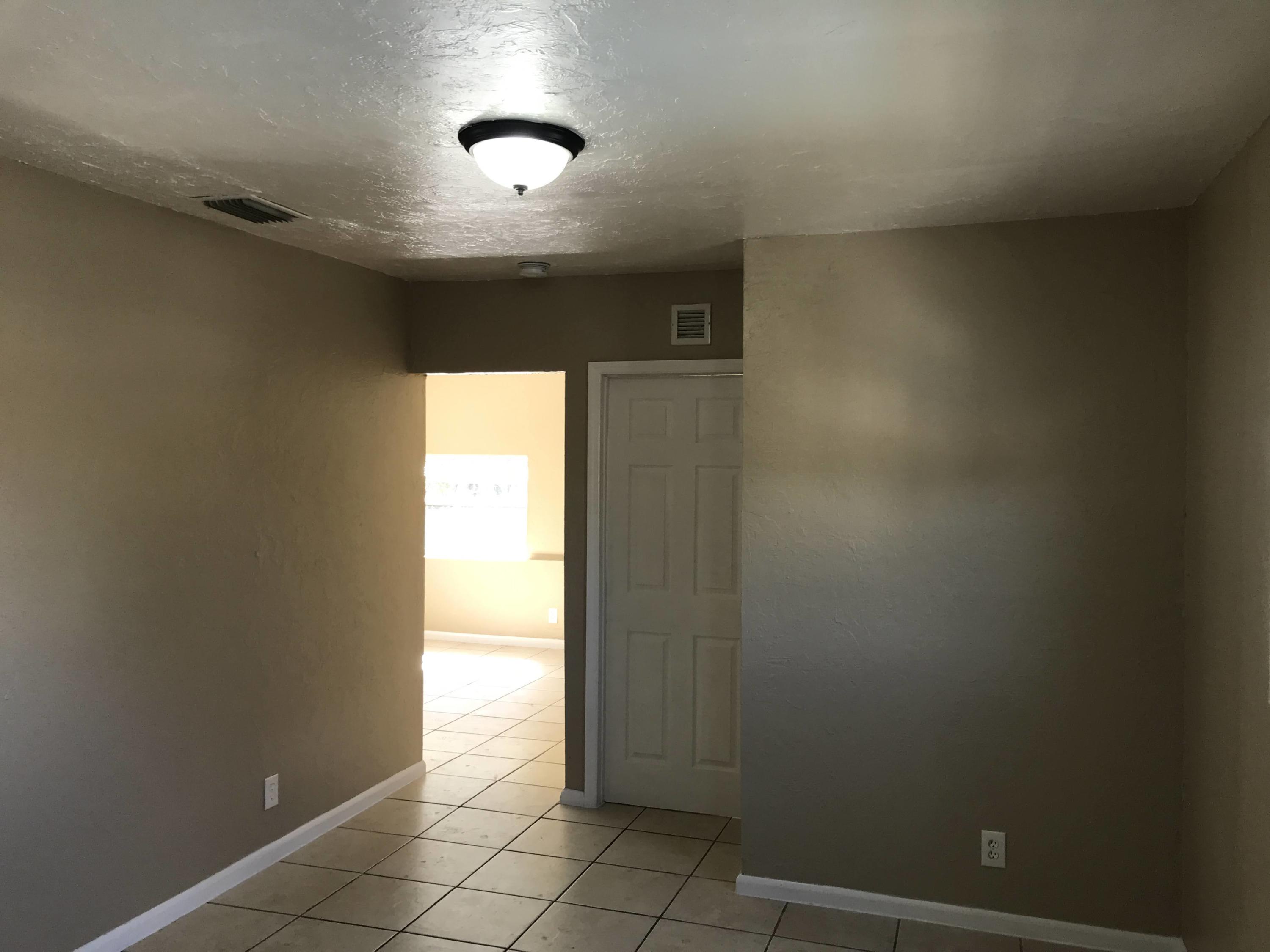 515 Putnam Road, Unit B West Palm Beach, FL 33405 - Photo 7 of 14 IMG_4101