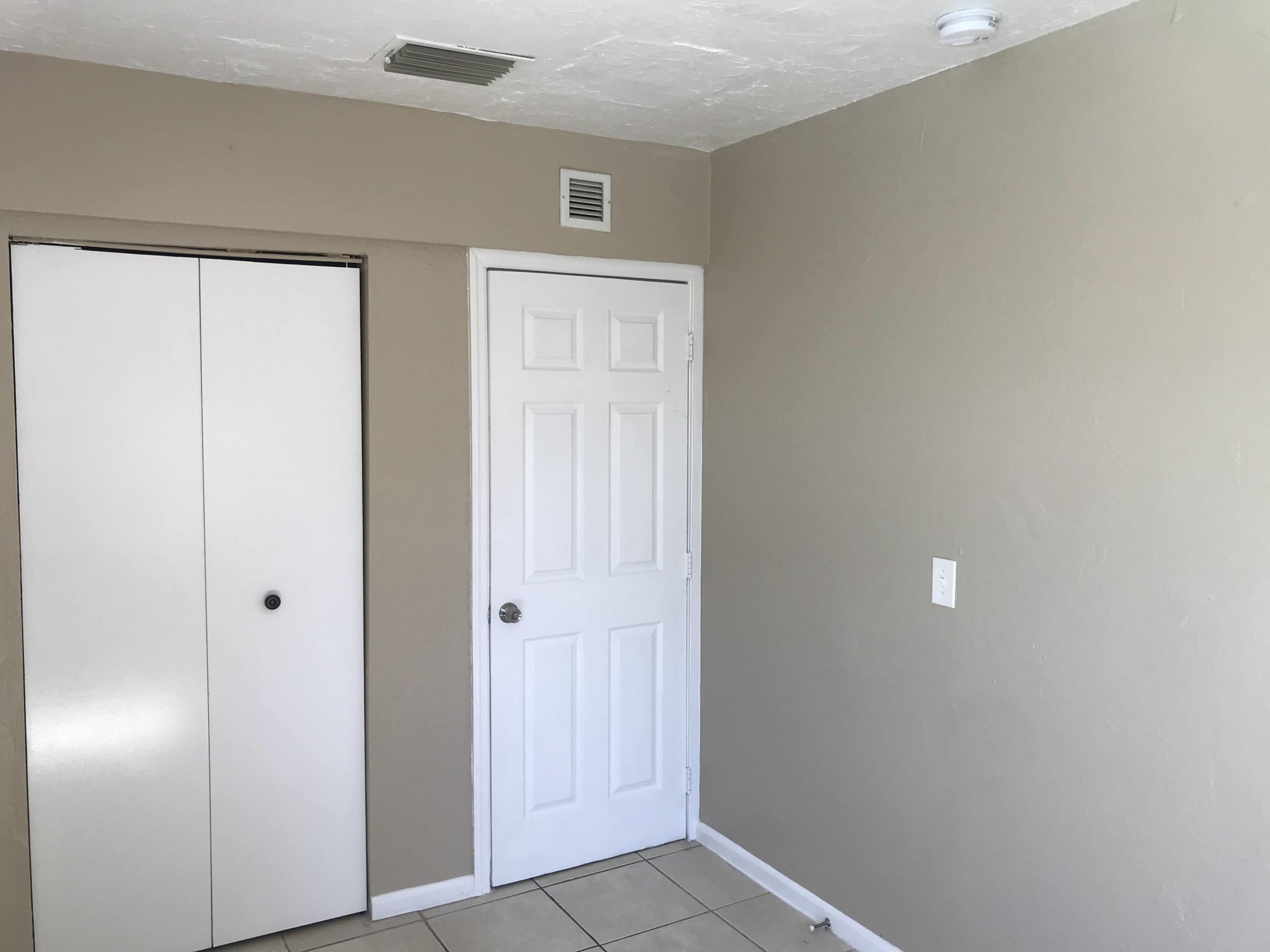 515 Putnam Road, Unit B West Palm Beach, FL 33405 - Photo 9 of 14 IMG_4104