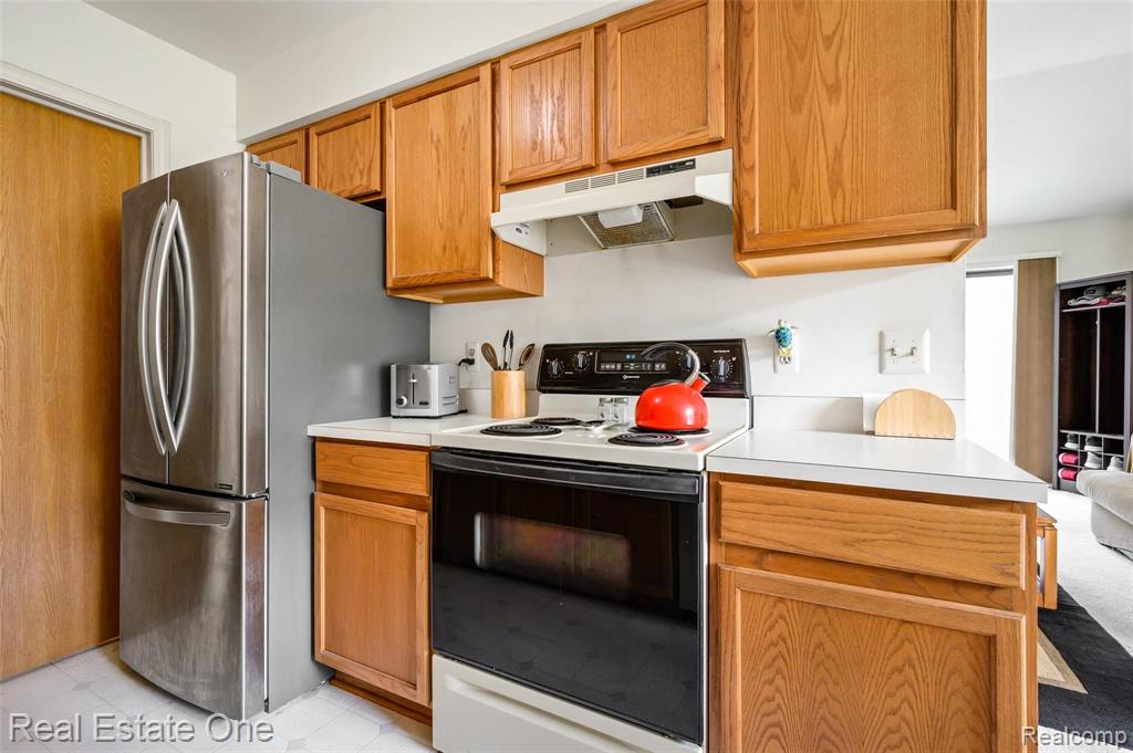 190 Pine Tree Ridge, Unit 4 Waterford, MI 48327 - Photo 12 of 23 Gallery Image 12