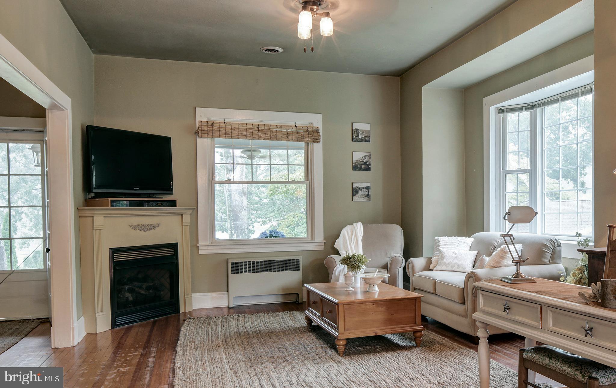 606 Amoss Road Severna Park, MD 21146 - Photo 12 of 49 Living room