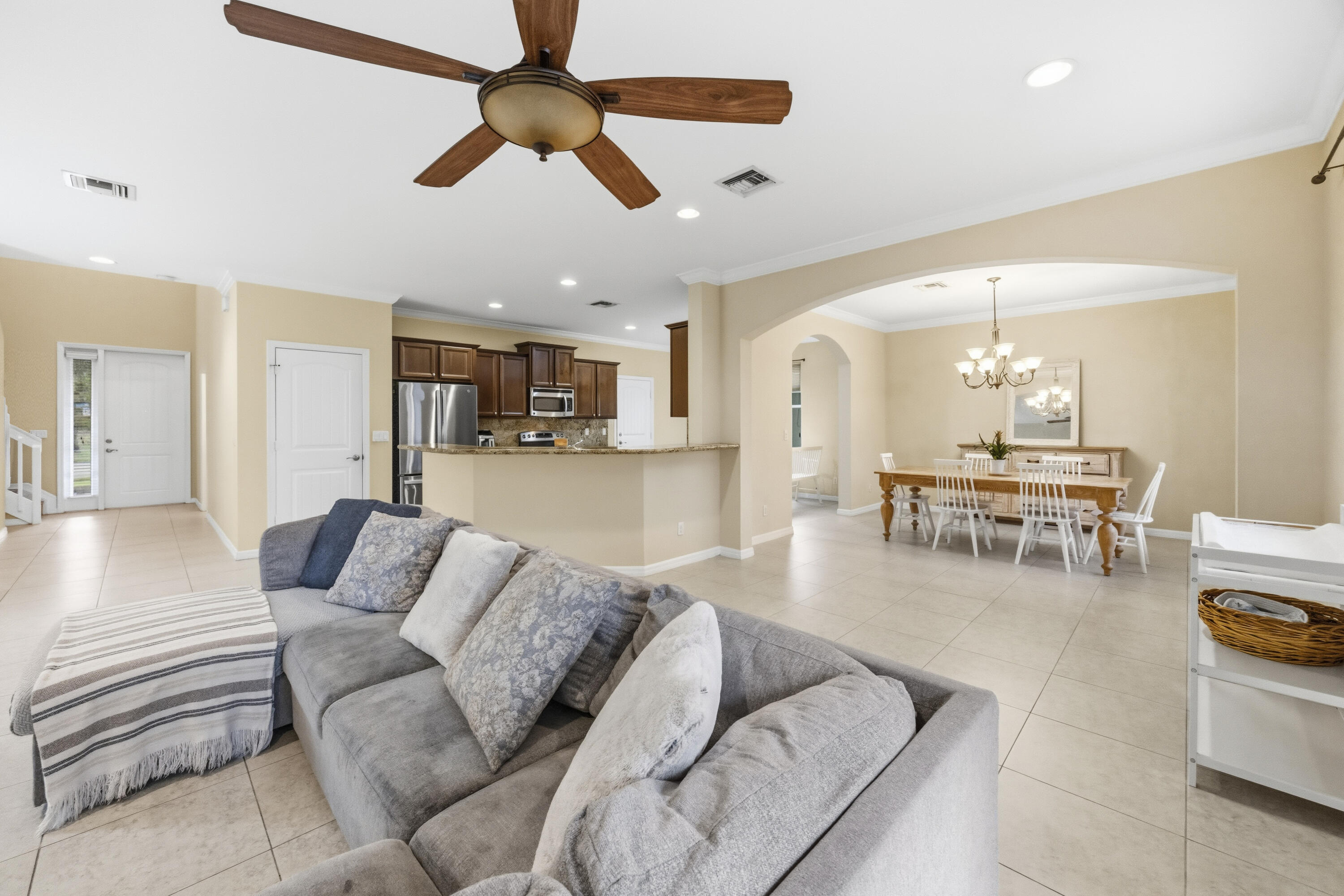 8462 Lyons Ranches Road Boynton Beach, FL 33472 - Photo 8 of 35 Living Room