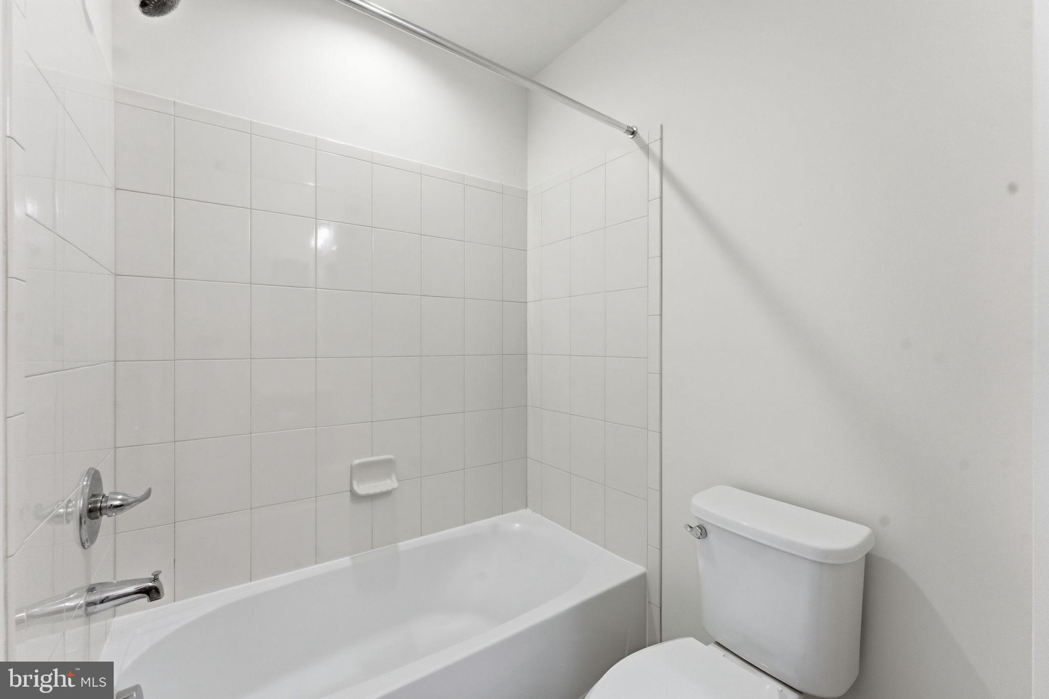 42396 Benfold Square Brambleton, VA 20148 - Photo 38 of 65 a bathroom with a toilet and a bathtub