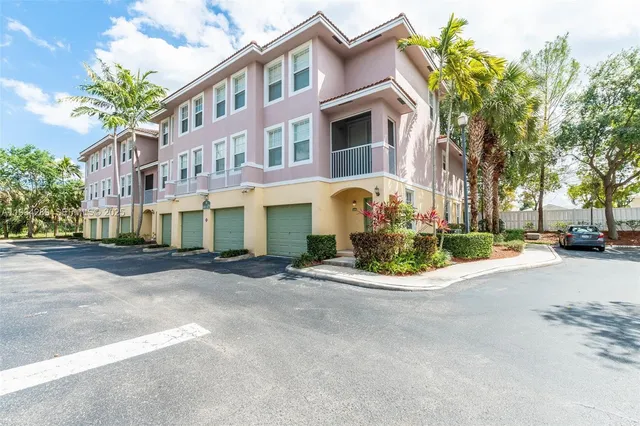 $325,000 | 6370 West Sample Road, Unit 6370, Coral Springs, FL 33067