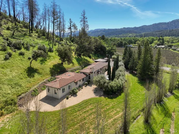 $2,495,000 | 3860 Silverado Trail North, Calistoga, CA 94515