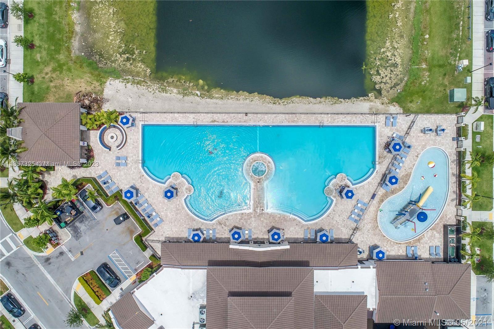 Kendall Commons Miami, FL 33196 - Photo 15 of 37 an aerial view of a table and chairs in the patio