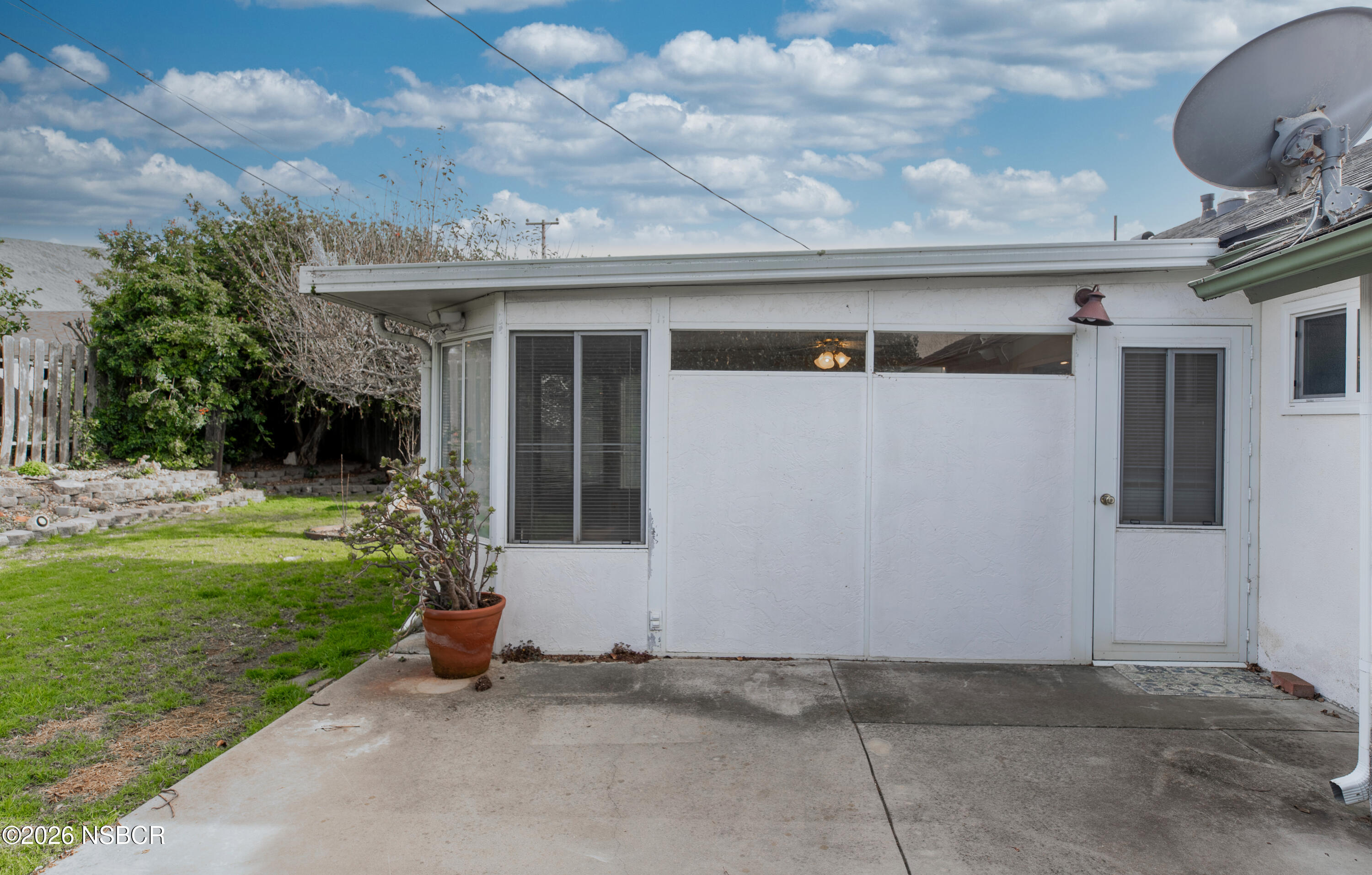 124 Princeton Place Lompoc, CA 93436 - Photo 35 of 41 a front view of a house with garden
