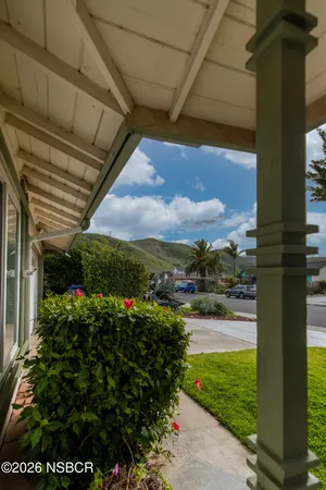 a view of a pathway both side of building