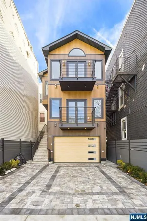 $3,300 | 482 John F. Kennedy Boulevard, Unit 2, Bayonne, NJ 07002