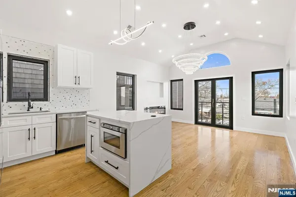 $3,300 | 482 John F. Kennedy Boulevard, Unit 2, Bayonne, NJ 07002