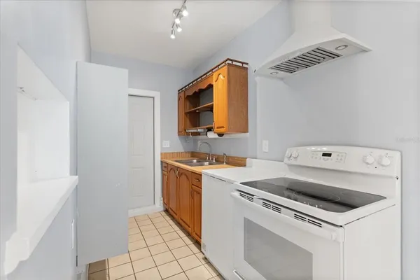 $650,000 | 2906 East Grant Avenue, Orlando, FL 32806
