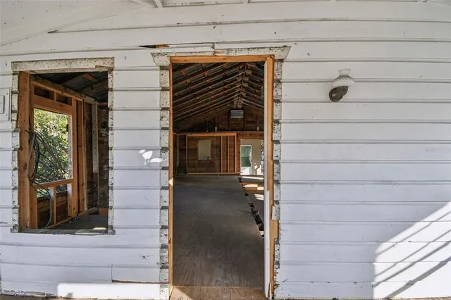 a view of entryway door of the house
