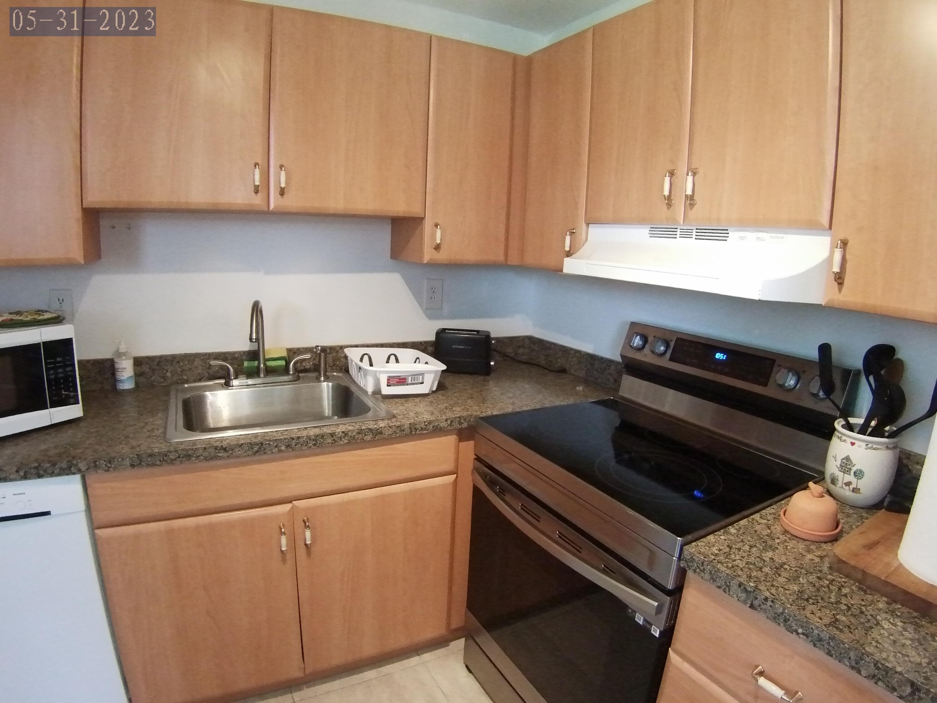 865 Flanders South Delray Beach, FL 33484 - Photo 13 of 49 SING0014