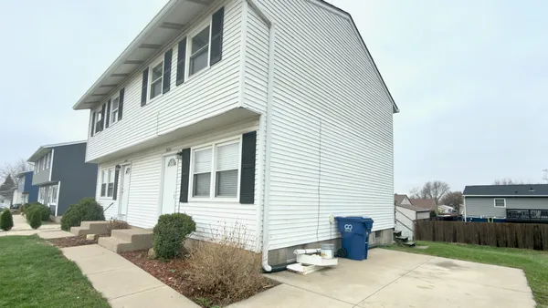 $1,300 | 5326 North Division Street, Davenport, IA 52806